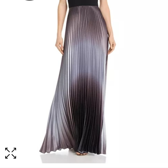 XSCAPE Women's Halter Neck,Open Back, Pleated Black /Silver Maxi Dress Size 8. - Picture 10 of 12